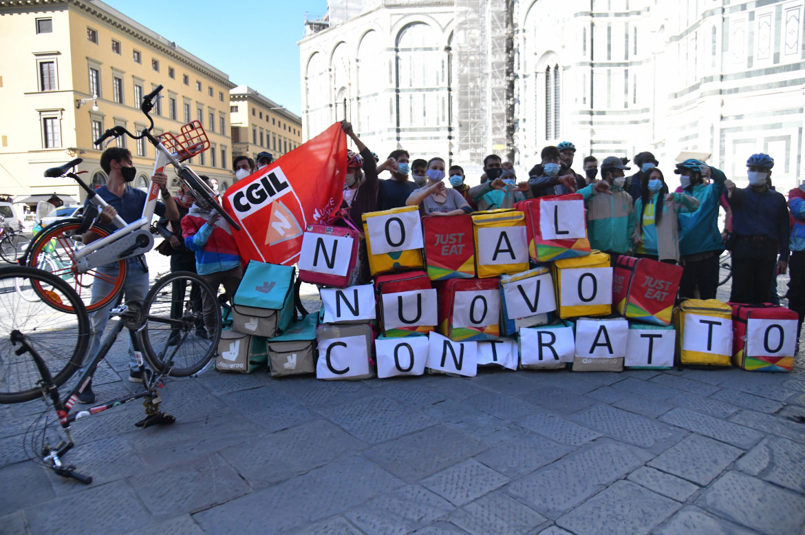 Rider, bocciato il ricorso Cgil contro Deliveroo