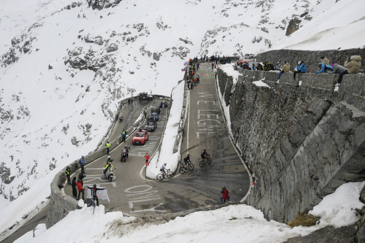 Il Giro inizia in riva ai laghi di Cancano