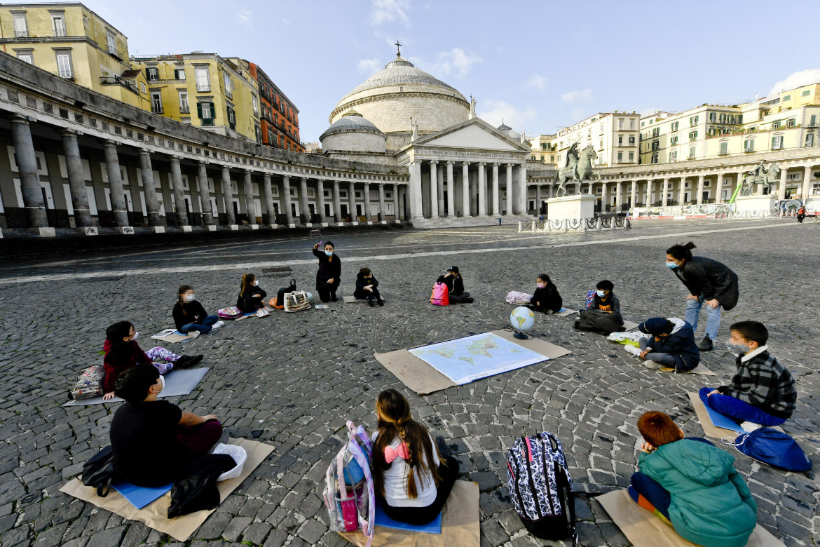 Dal 7 gennaio 4 milioni di studenti delle superiori torneranno in classe al 75%