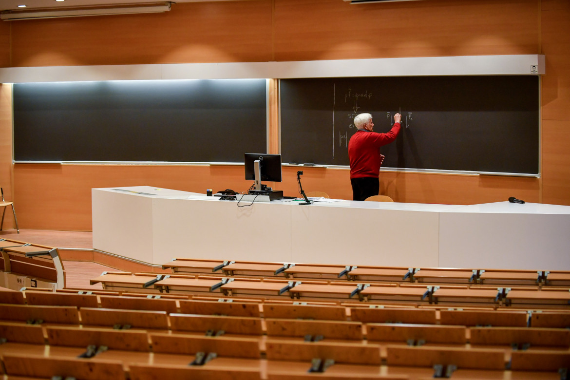 Docenti come impiegati silenti nel degrado dell’università