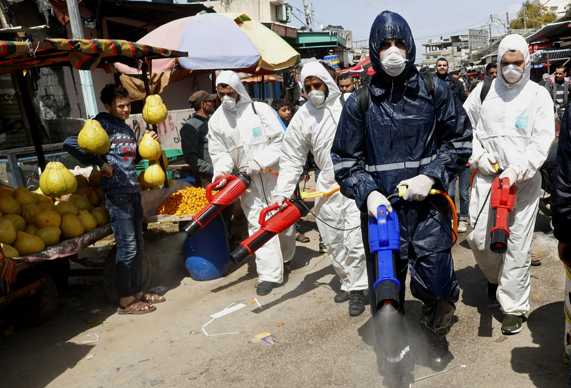 Gaza, l’incubo è realtà. Il Covid travolge il sistema sanitario