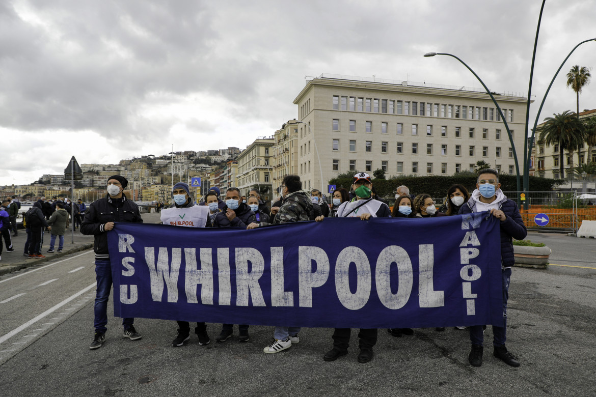 «Whirlpool piena di lavoro, solo noi a casa»