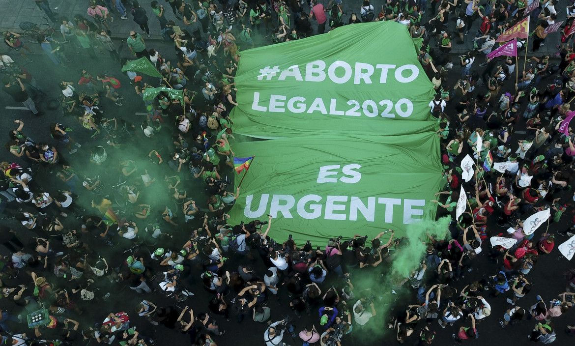 Legale, libero, sicuro, gratuito. E appeso al voto del parlamento argentino