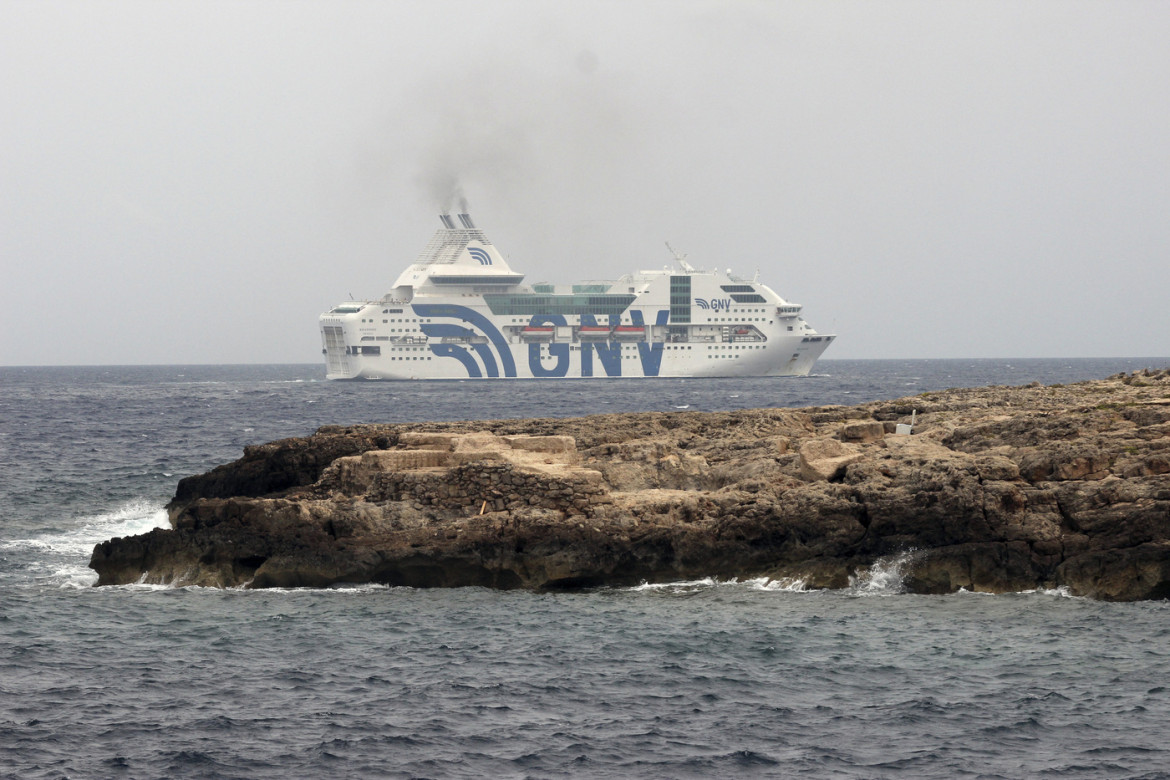 «Navi quarantena», i minori che hanno  perso la vita sono due