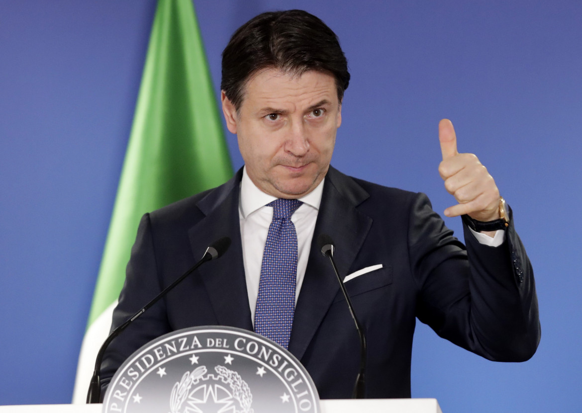 Renzi alza la posta, Conte va a vedere Pd e 5S ora frenano