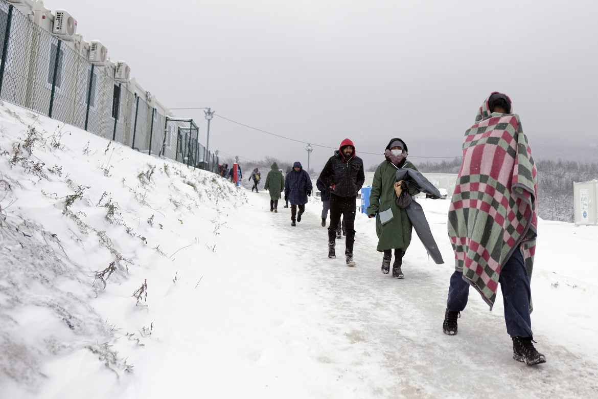 «Non siamo bestie». A Lipa i migranti rifiutanoil cibo