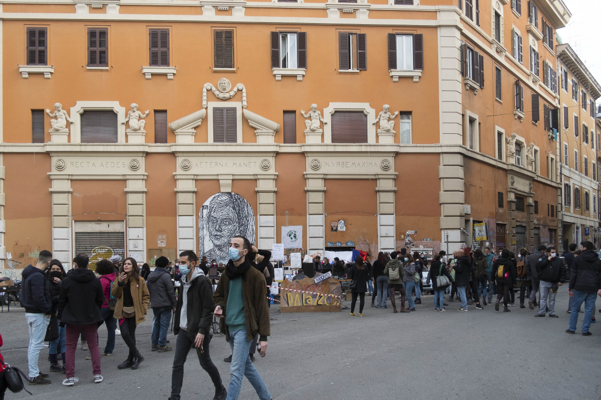 Cinema Palazzo, dieci anni dopo il pm chiede il carcere per gli occupanti