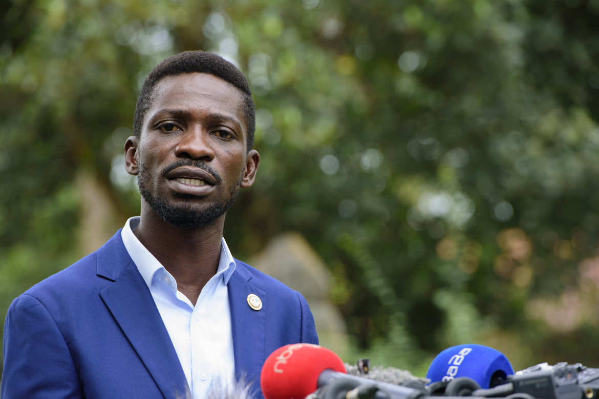 Uganda, caso Bobi Wine: l’ambasciatrice Usa tenta di forzare l’assedio