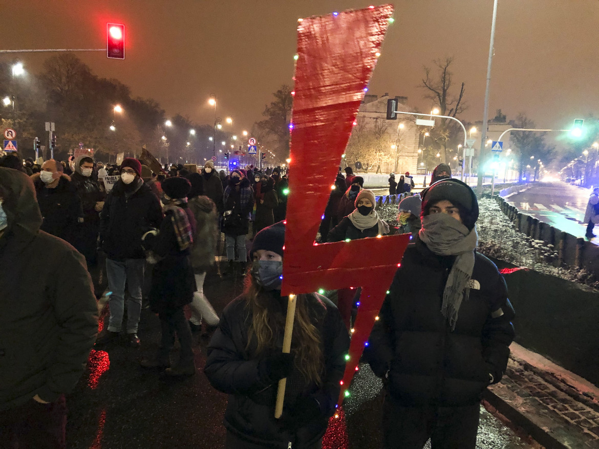 Stretta choc sull’aborto, in Polonia è appello ai medici