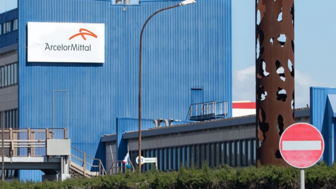 Caos trattativa con Invitalia. Mittal annuncia un taglio della produzione e poi fa dietrofront