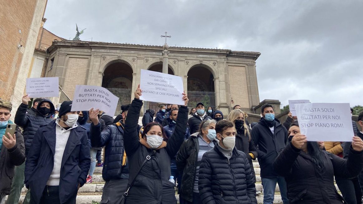 Dalle baraccopoli al Campidoglio: «Sbloccate le assegnazioni di case popolari»