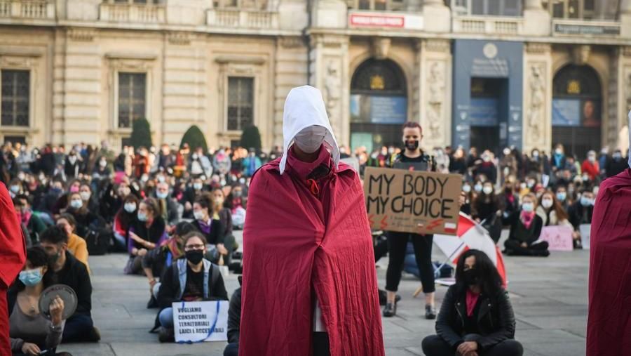 Marche, le associazioni femministe organizzano la protesta