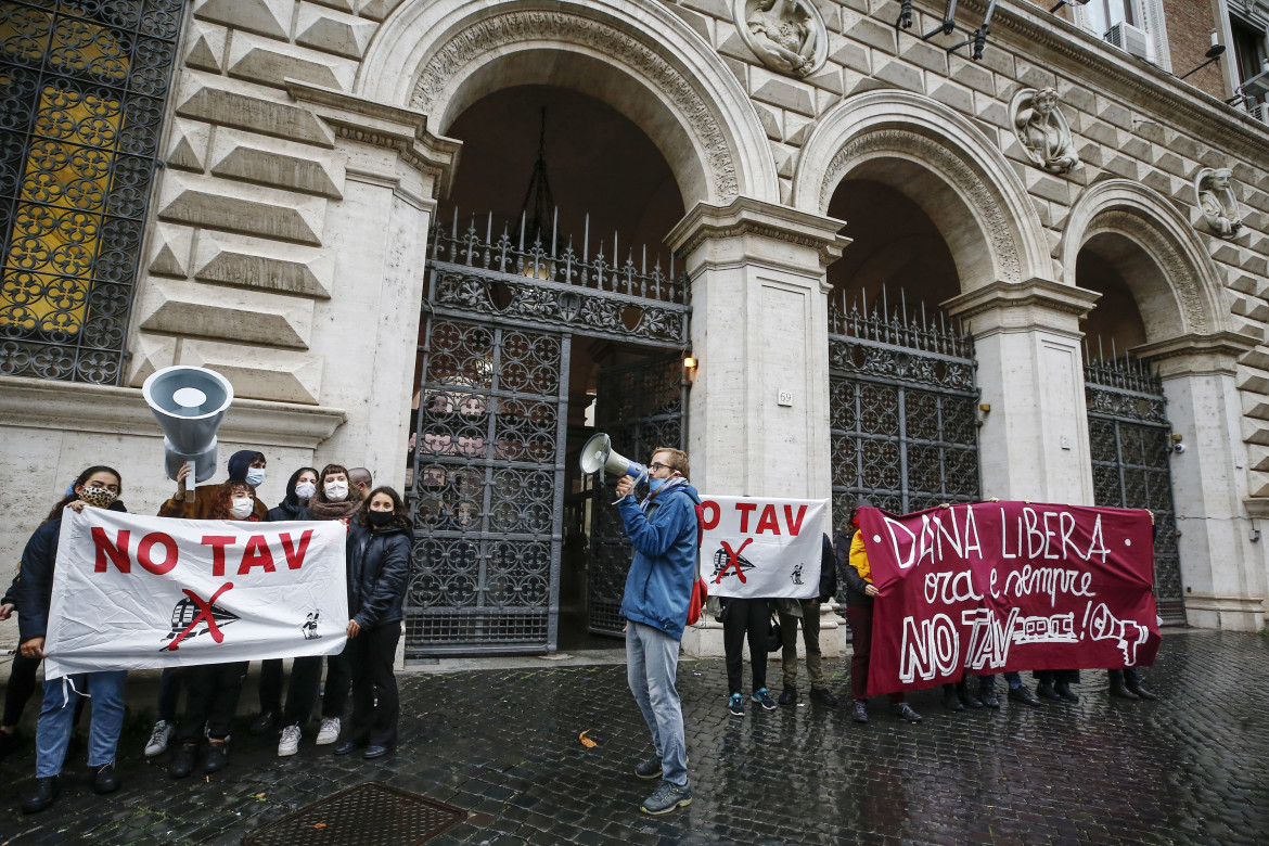 Dana Lauriola, rigettata la richiesta della direttrice del carcere di censurarle la posta