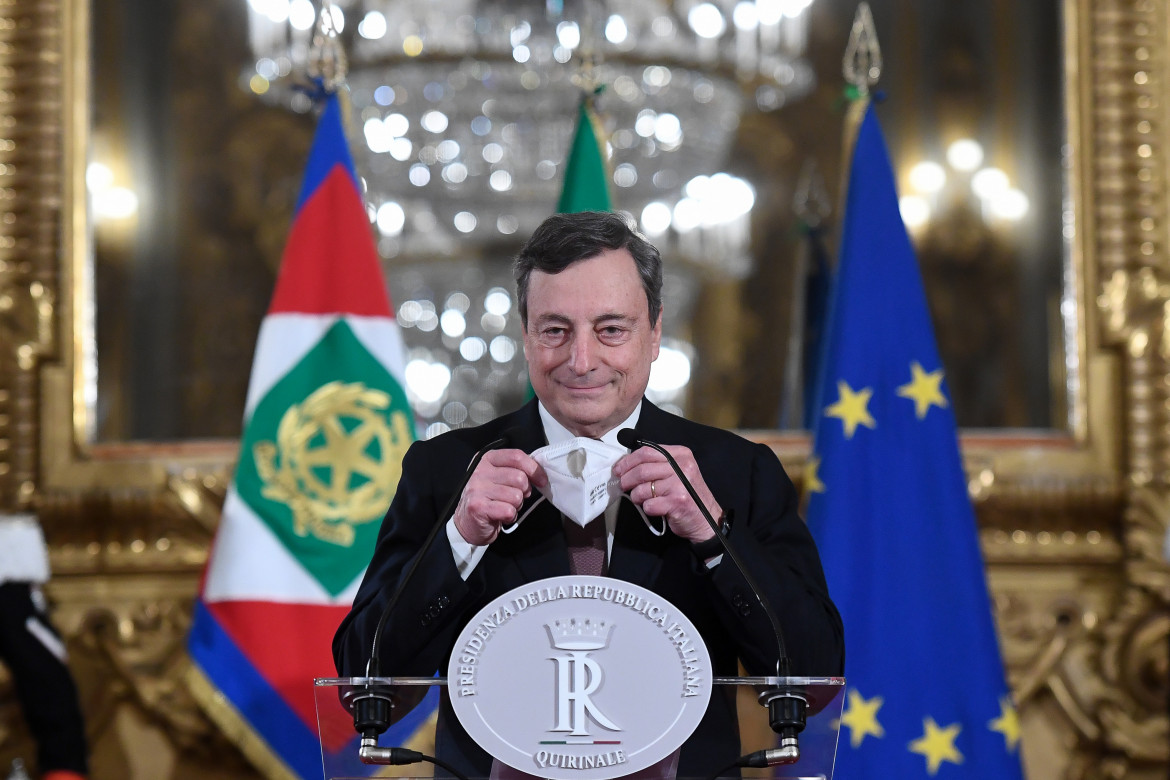 Draghi e la scuola-impresa. E dopo un anno di Dad lezioni in estate e doppi turni