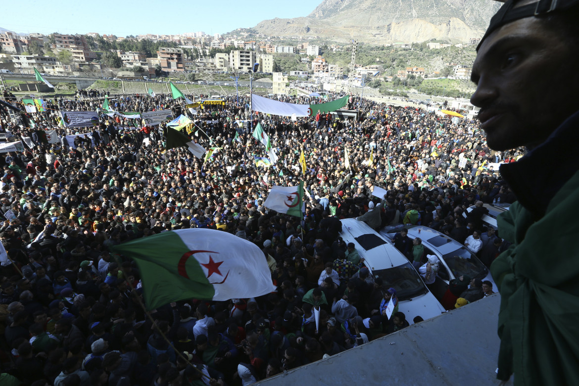 Prigionieri stuprati, l’Algeria apre il terzo anno di Hirak protestando