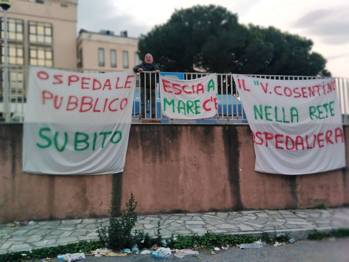 L’ospedale è vuoto e il paese lo occupa