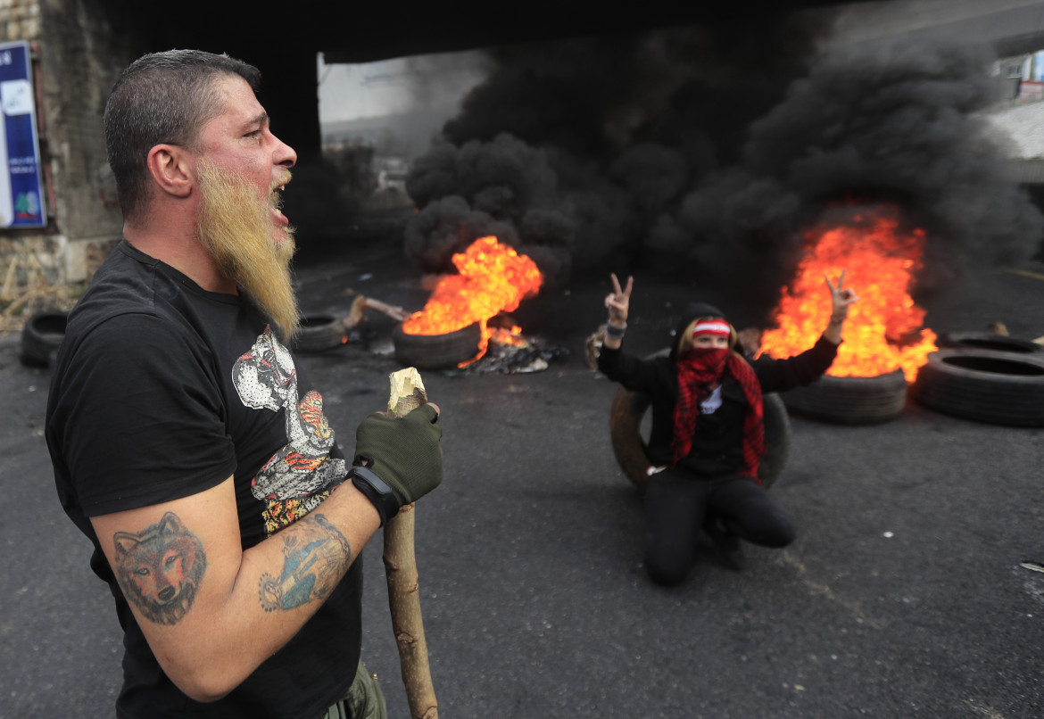 Libanesi in bancarotta, la protesta si radicalizza