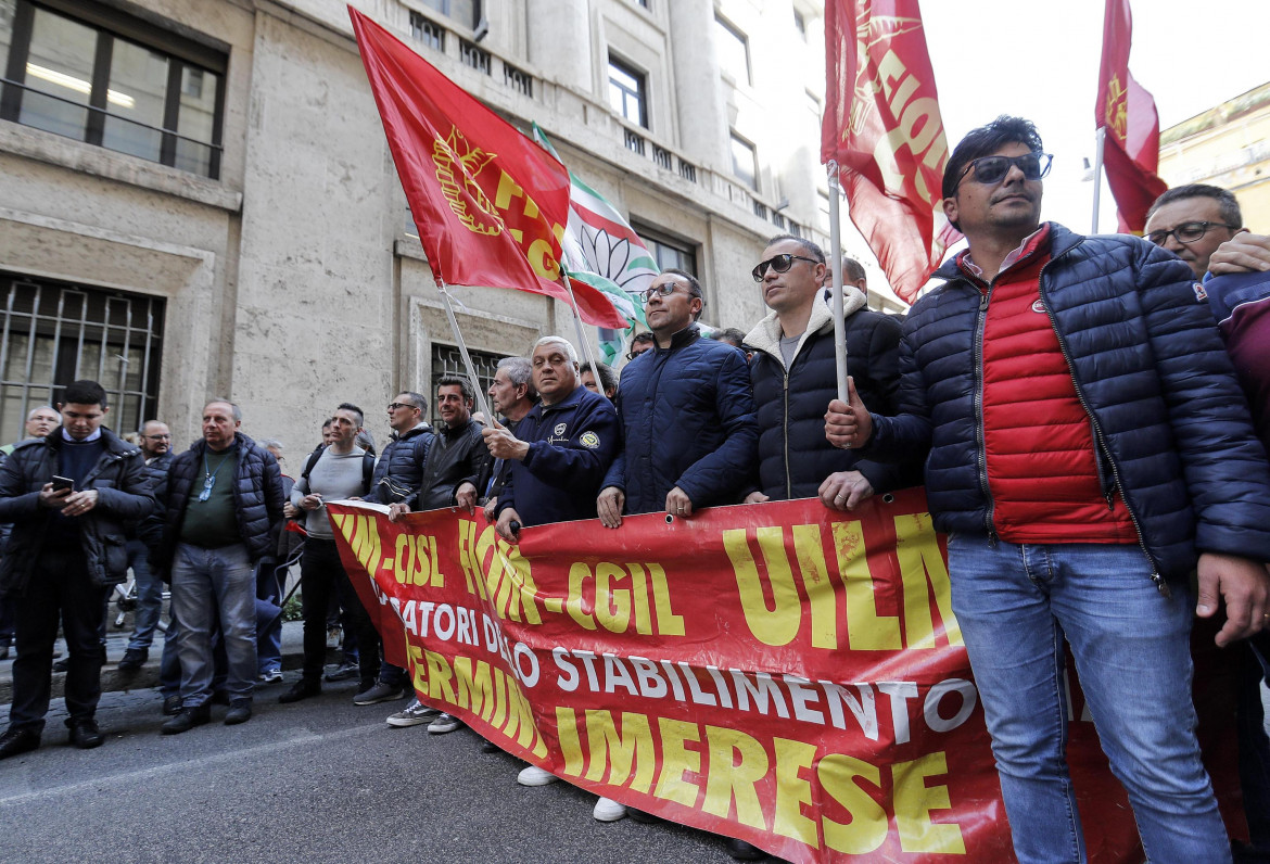 Termini Imerese, fuori un altro. Ma la farsa del rilancio industriale continua