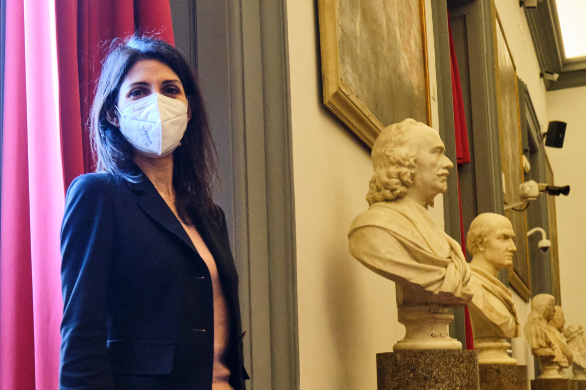 Protesta in Campidoglio: «Raggi scelga: o noi o il profitto»