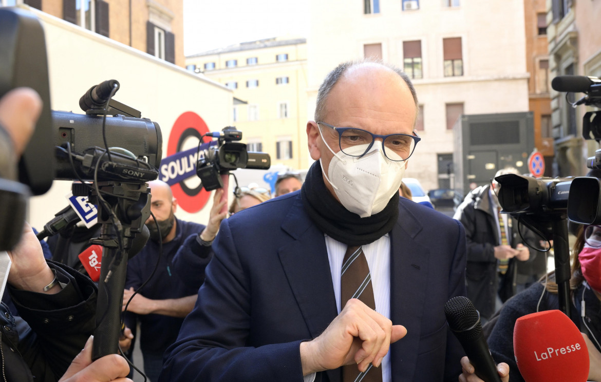 Letta: «A Roma primarie con Calenda e Gualtieri»