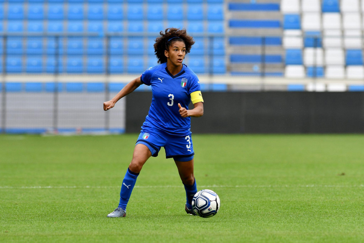 Le donne del calcio avanzano, per gentile concessione