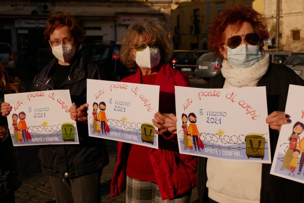 «Un ponte di corpi» oltre le frontiere, contro il razzismo e i respingimenti