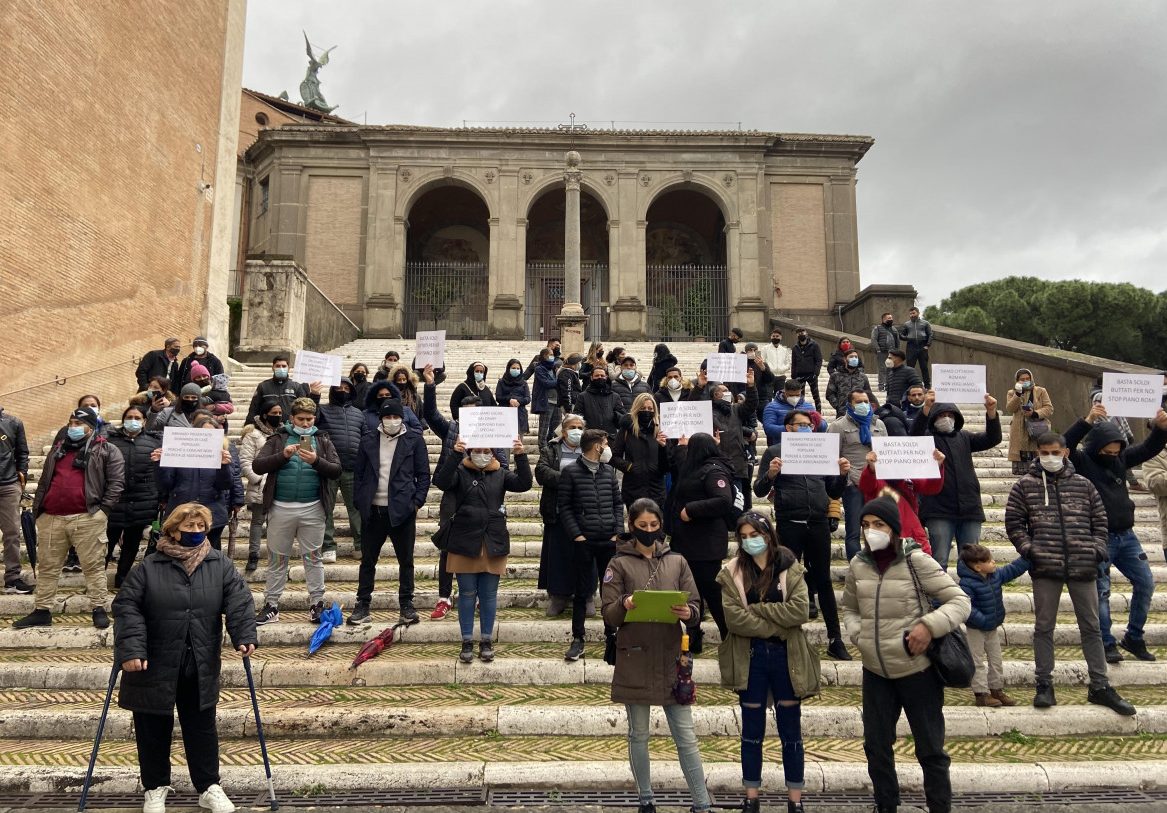 Dal campo rom alla casa popolare. Abitanti e associazioni: «Vittoria»