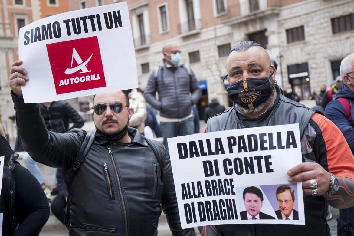 Scarsa adesione e tensioni alla manifestazione «Io apro»