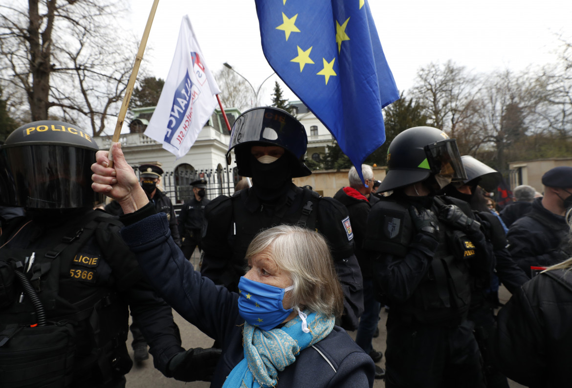 Praga accusa Mosca. È scontro anche con l’Ue