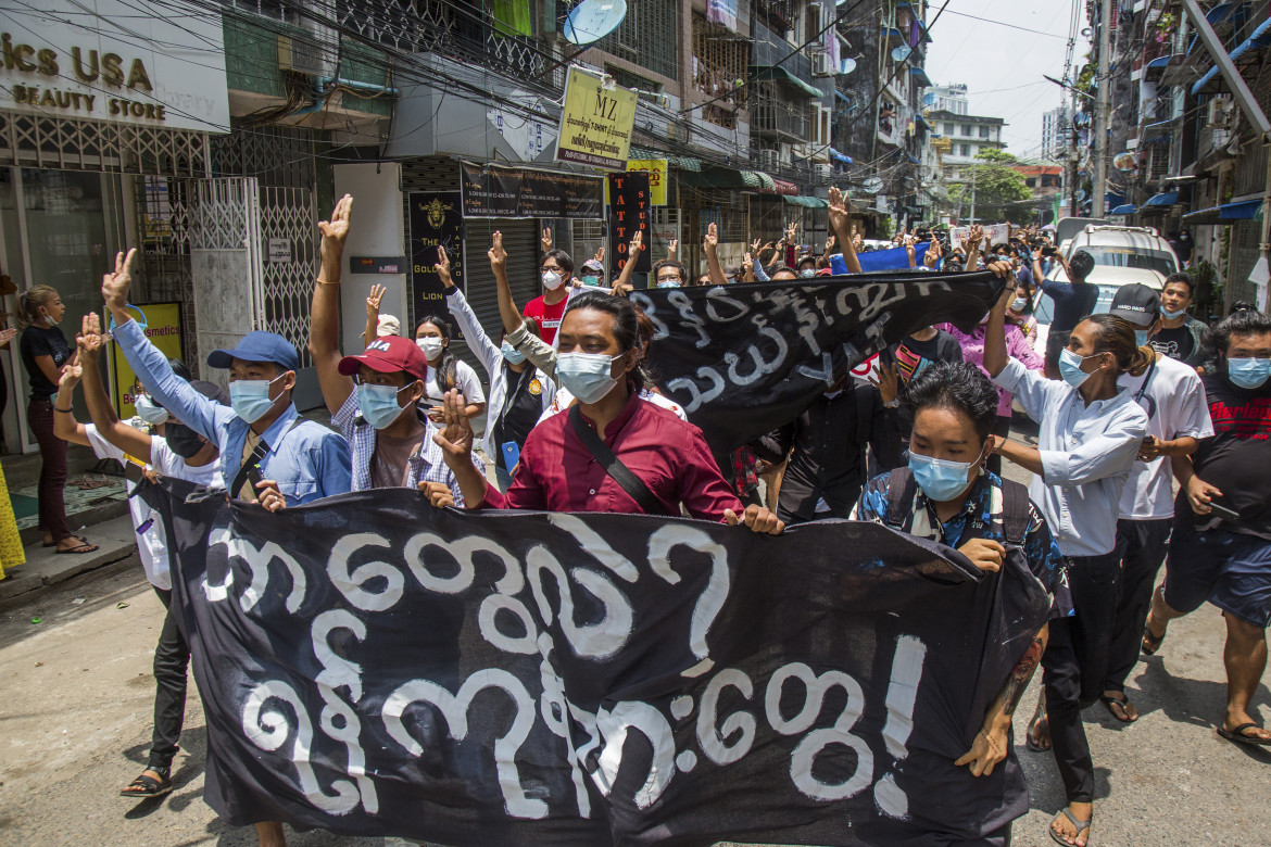 Myanmar, gli eserciti regionali sfidano la giunta golpista