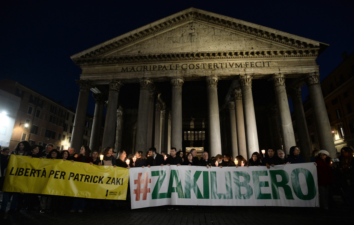 La lettera di Patrick Zaki: «La mia libertà è lontana». Scioperi al Cairo