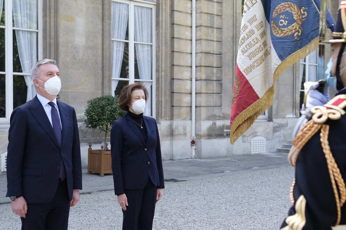 Chiamata alle armi e agli affari, nel Sahel il signorsì dell’Italia a Macron