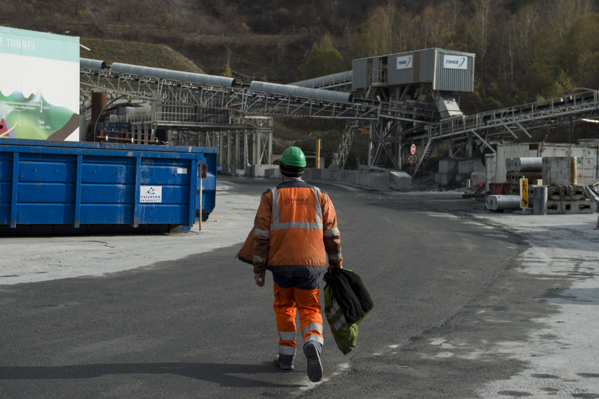 No Tav, notte di scontri contro i nuovi cantieri Telt