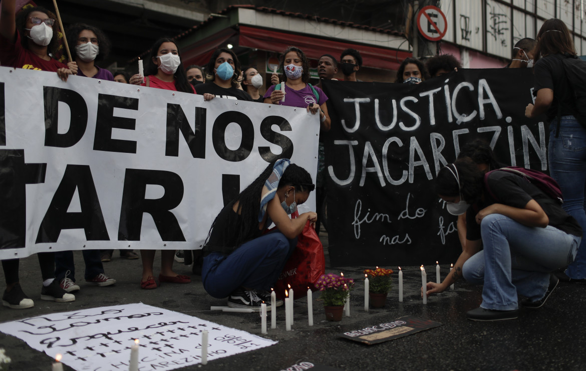 Elicotteri, blindati e 200 agenti: strage nella favela