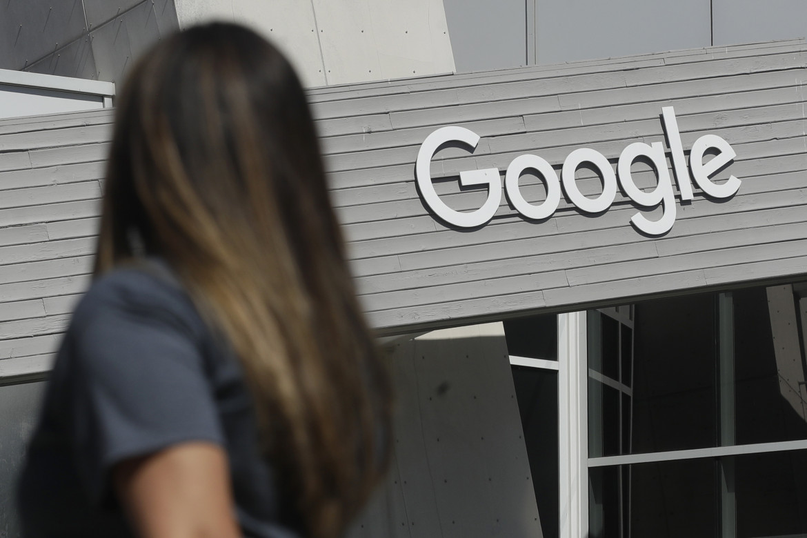 L’Ue contro Google: «Viola le norme antitrust»