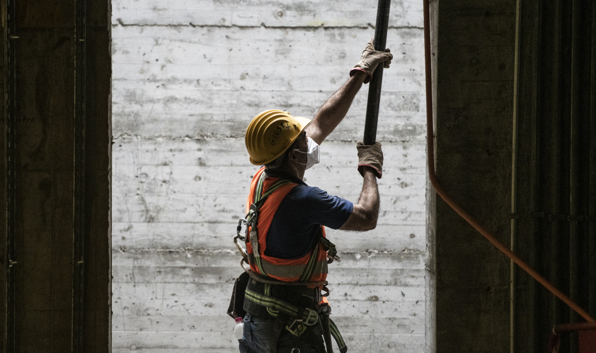 Caldo eccessivo: «Serve fermare subito i cantieri»