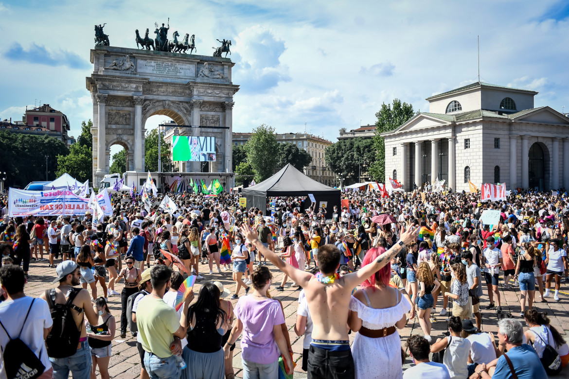 A Milano festa dei diritti Lgbtq. Sala: «Con Salvini non si tratta»