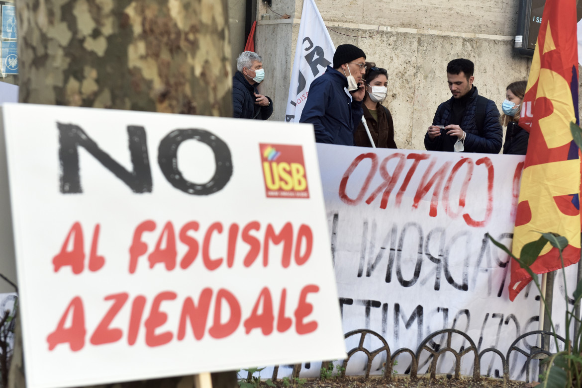 Ex Ilva, reintegrato il lavoratore  licenziato per un post su Facebook