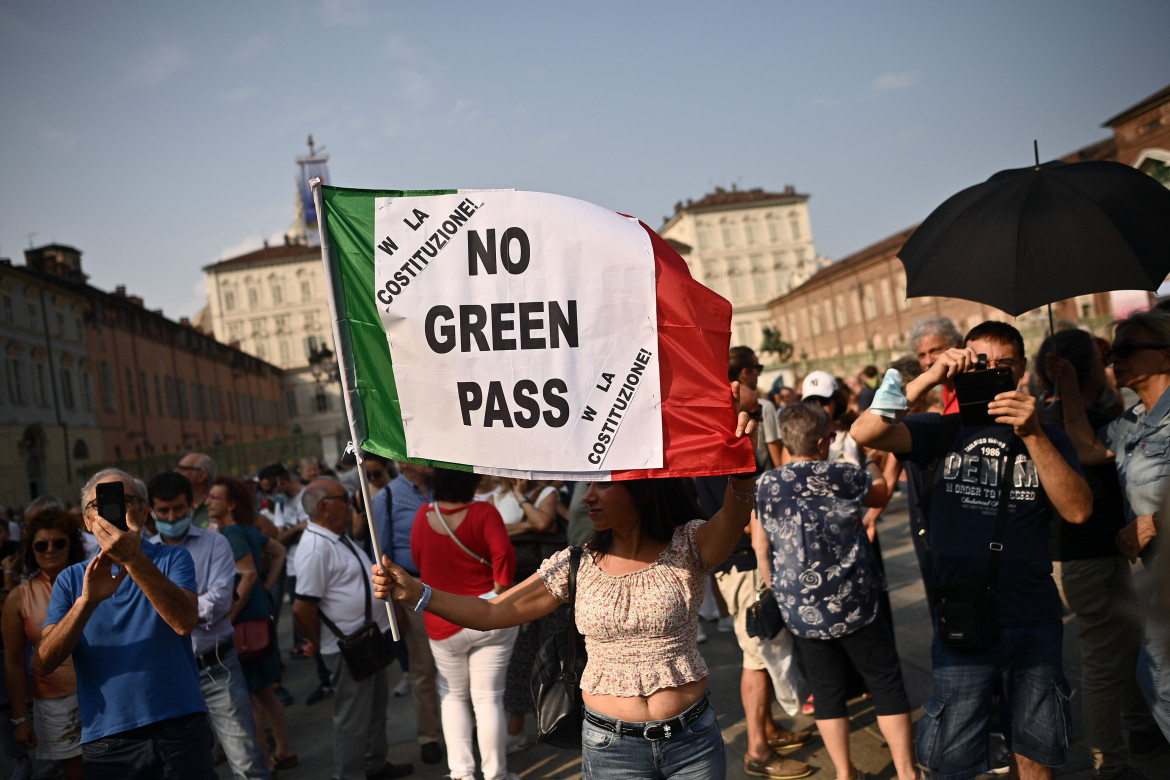 Vaccino e gren pass, impariamo a leggere la Costituzione