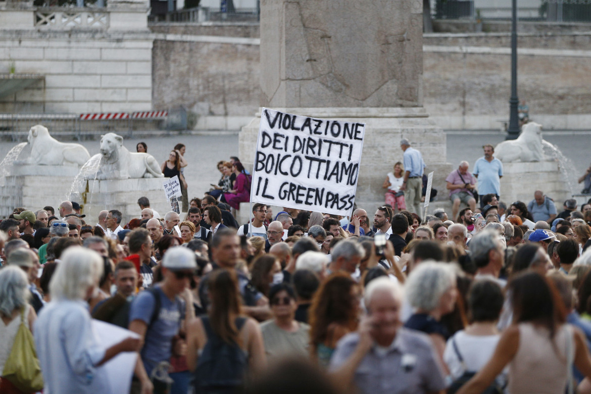 «No Green Pass»: tante piazze, poca gente. La protesta non convince il «popolo»