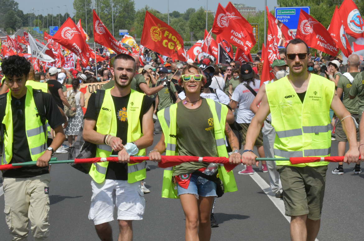 Il mese più lungo di Gkn. E oggi la lotta operaia torna in piazza