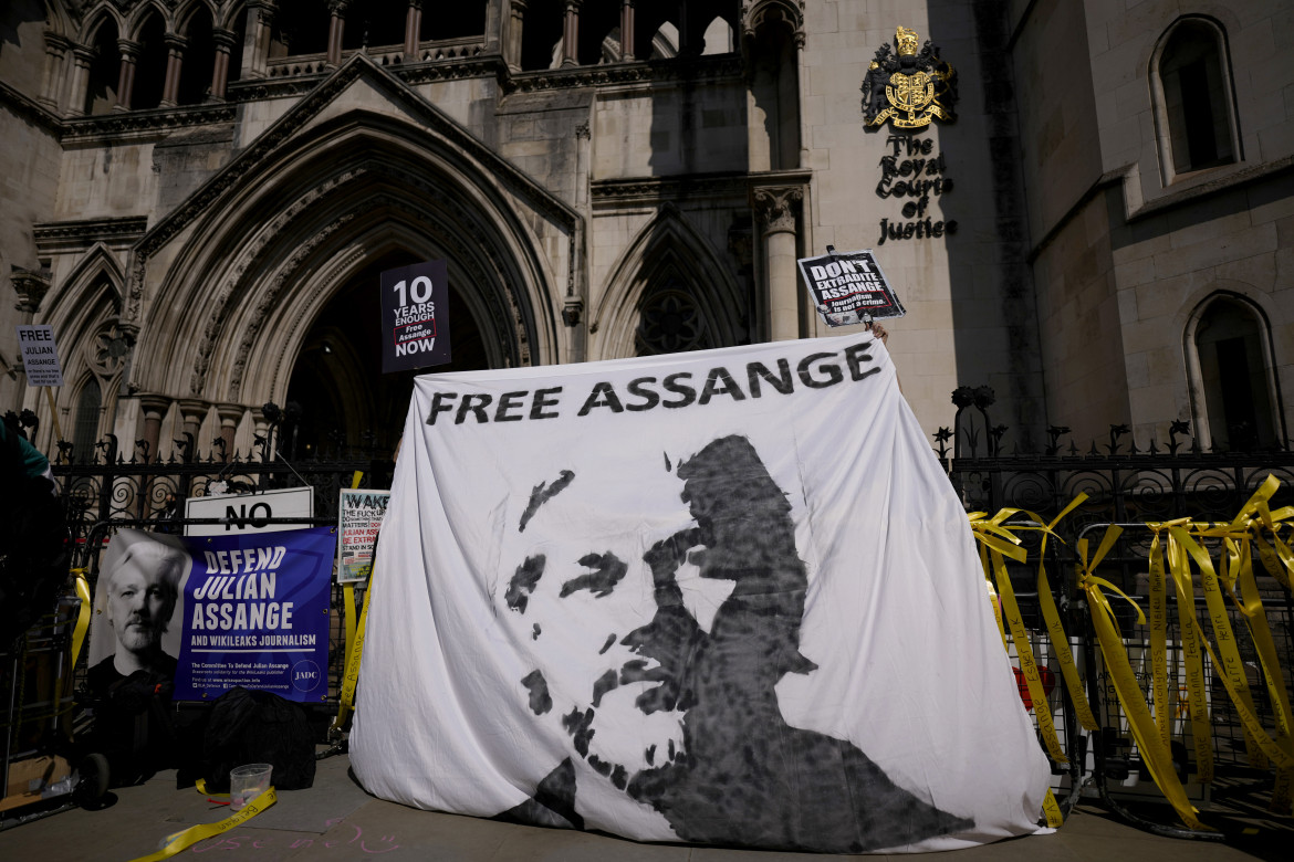 Free Assange: presidio domenica a Roma