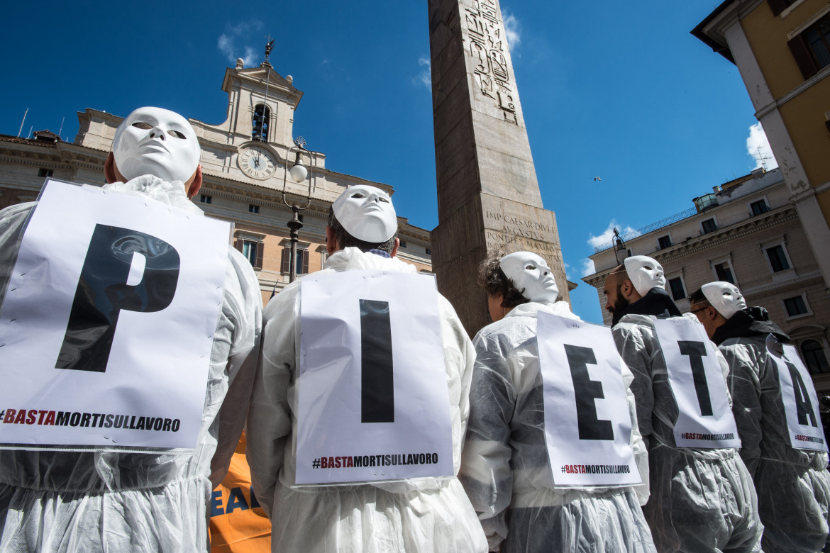 Aziende sospese con il 10% di lavoratori irregolari e obbligate al pagamento dei salari