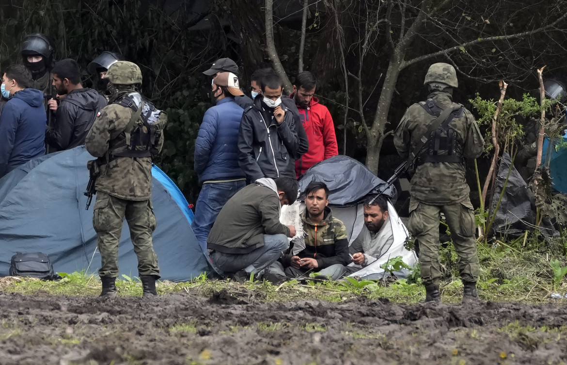 Polonia, frontiera proibita ai media. Il governo oscura i profughi