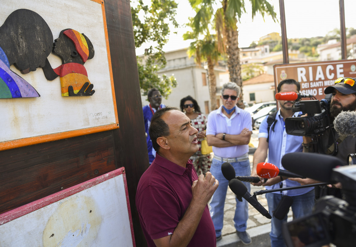 Mimmo Lucano, la sua esperienza ci chiama in causa