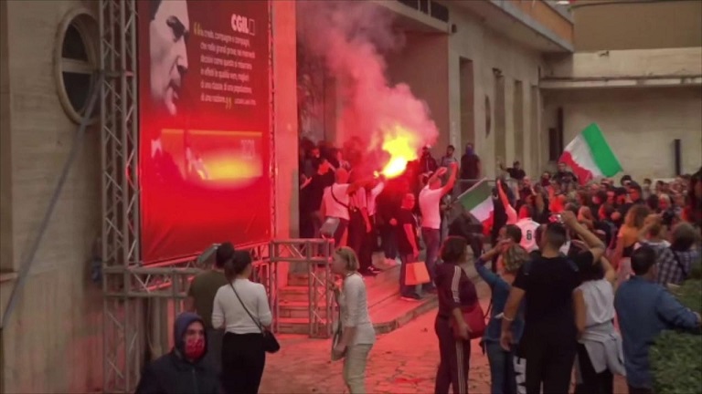 Una sentenza  particolare: «Sono fascisti. Anzi no»