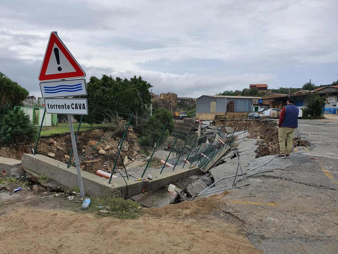 Uragano, disastro ambientale in Sicilia. Annega un uomo, dispersa la moglie