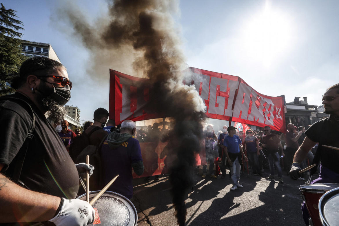 «Voi la malattia, noi la cura». In diecimila contro il G20