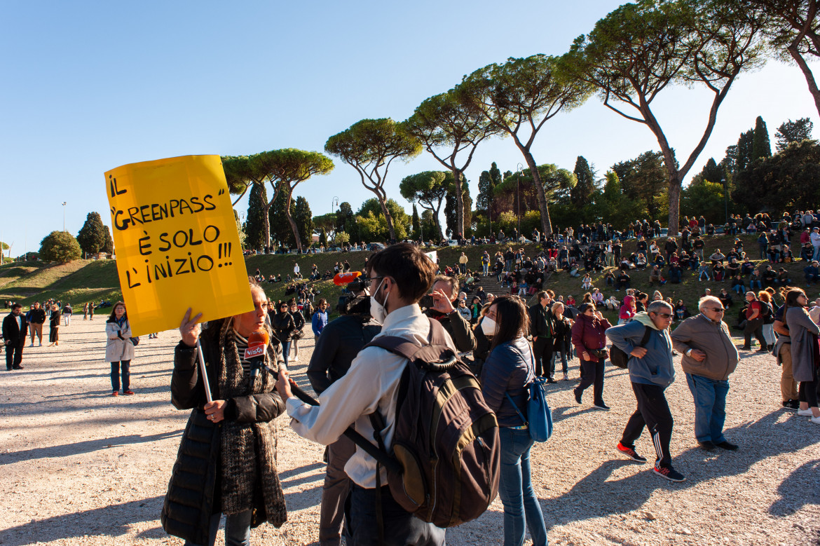 Il mezzo flop delle mobilitazioni. A Bologna insulti per Liliana Segre