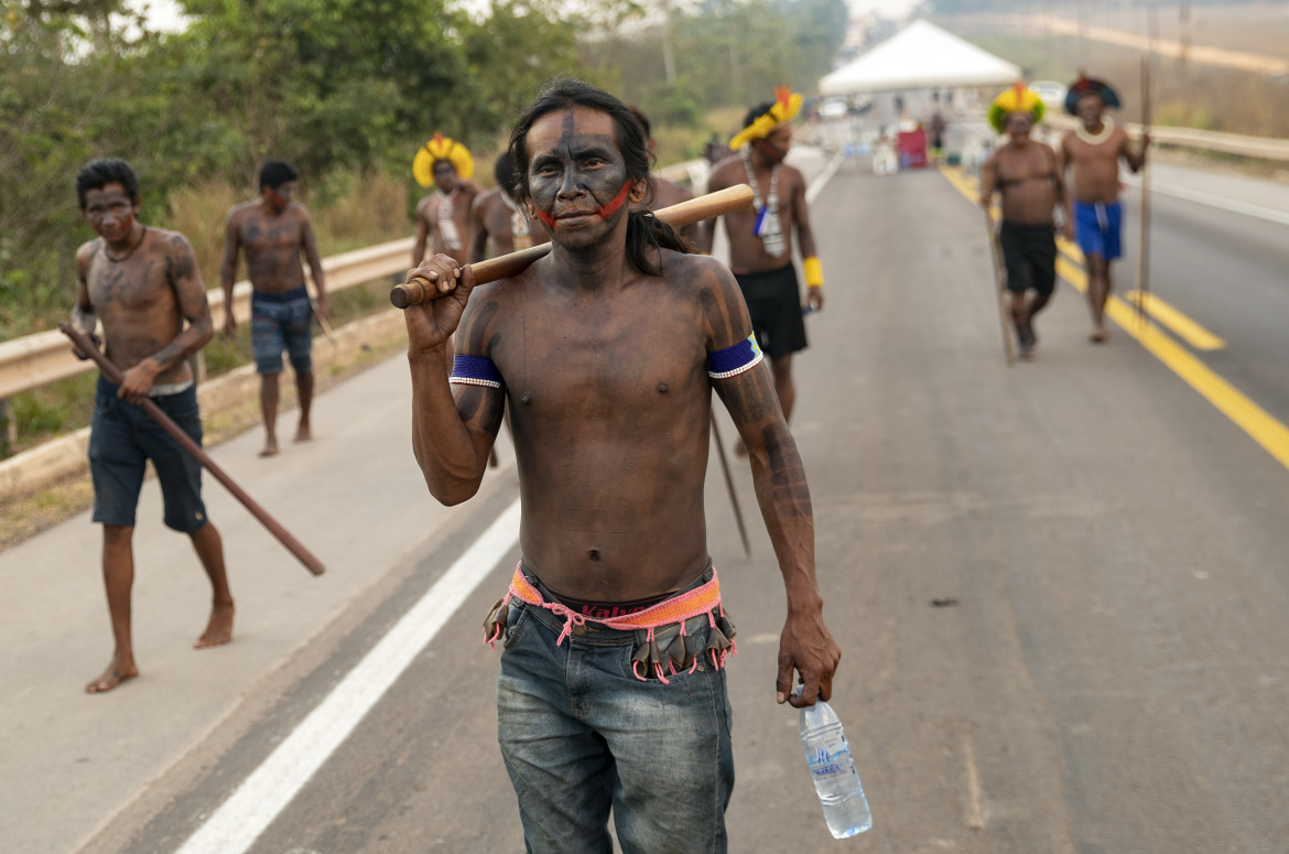 Omicidi, contagi, terre rubate. Il lento genocidio